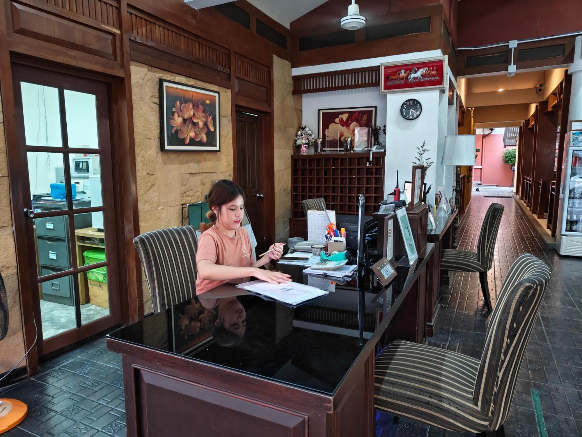 Phuket Leelavadee Hua Ting Resort Patong Exterior photo