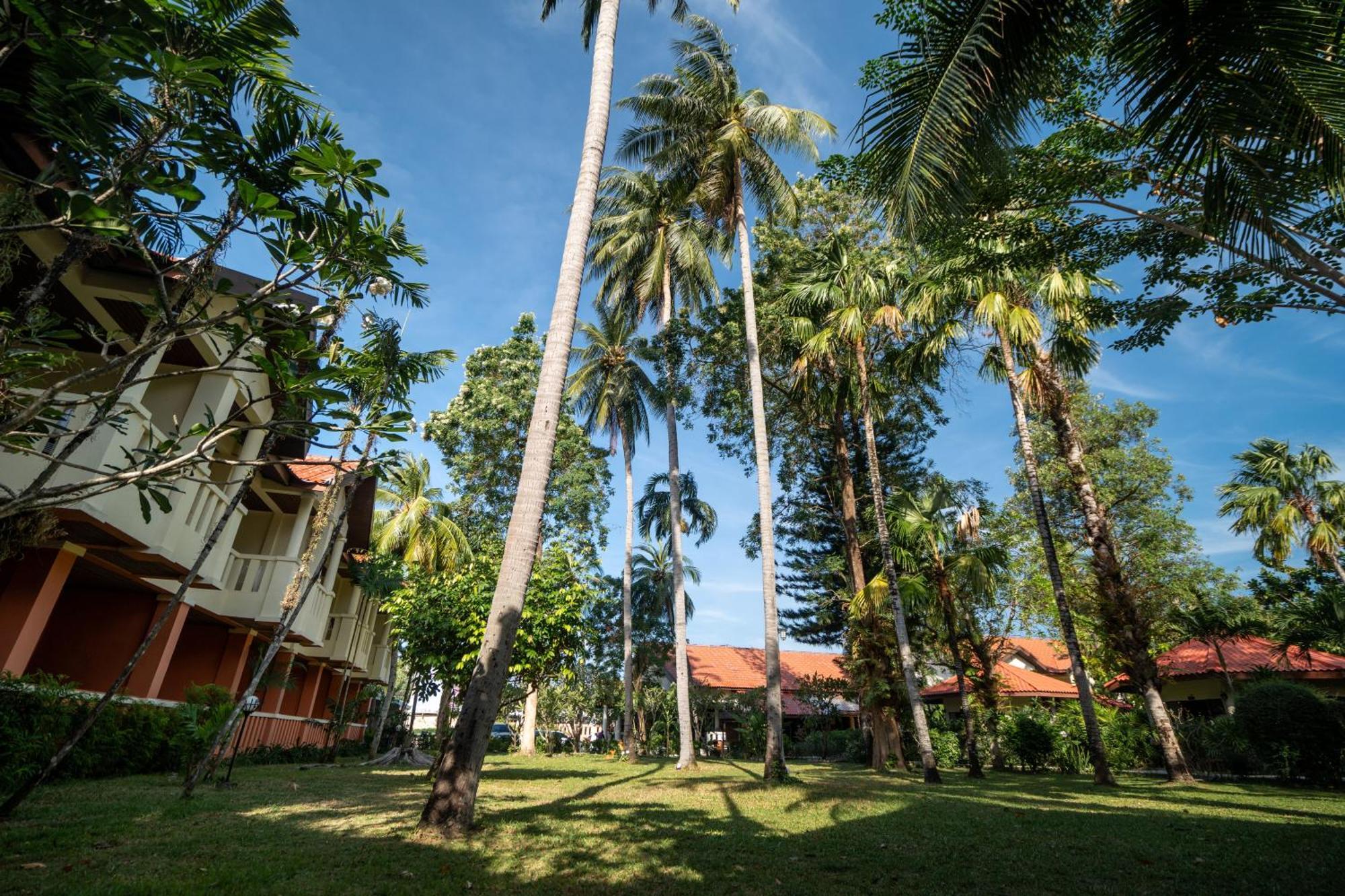 Phuket Leelavadee Hua Ting Resort Patong Exterior photo