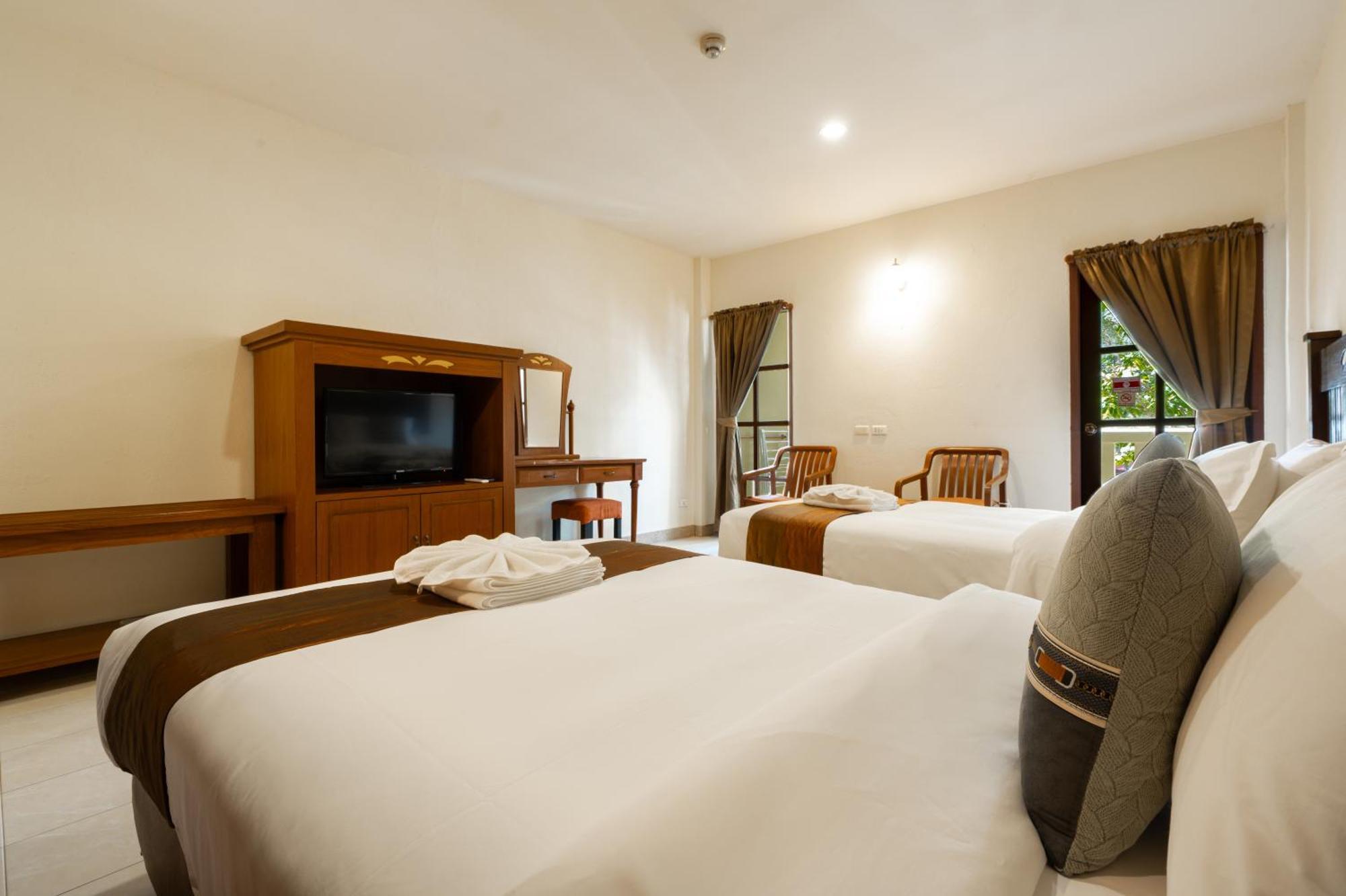 Phuket Leelavadee Hua Ting Resort Patong Exterior photo