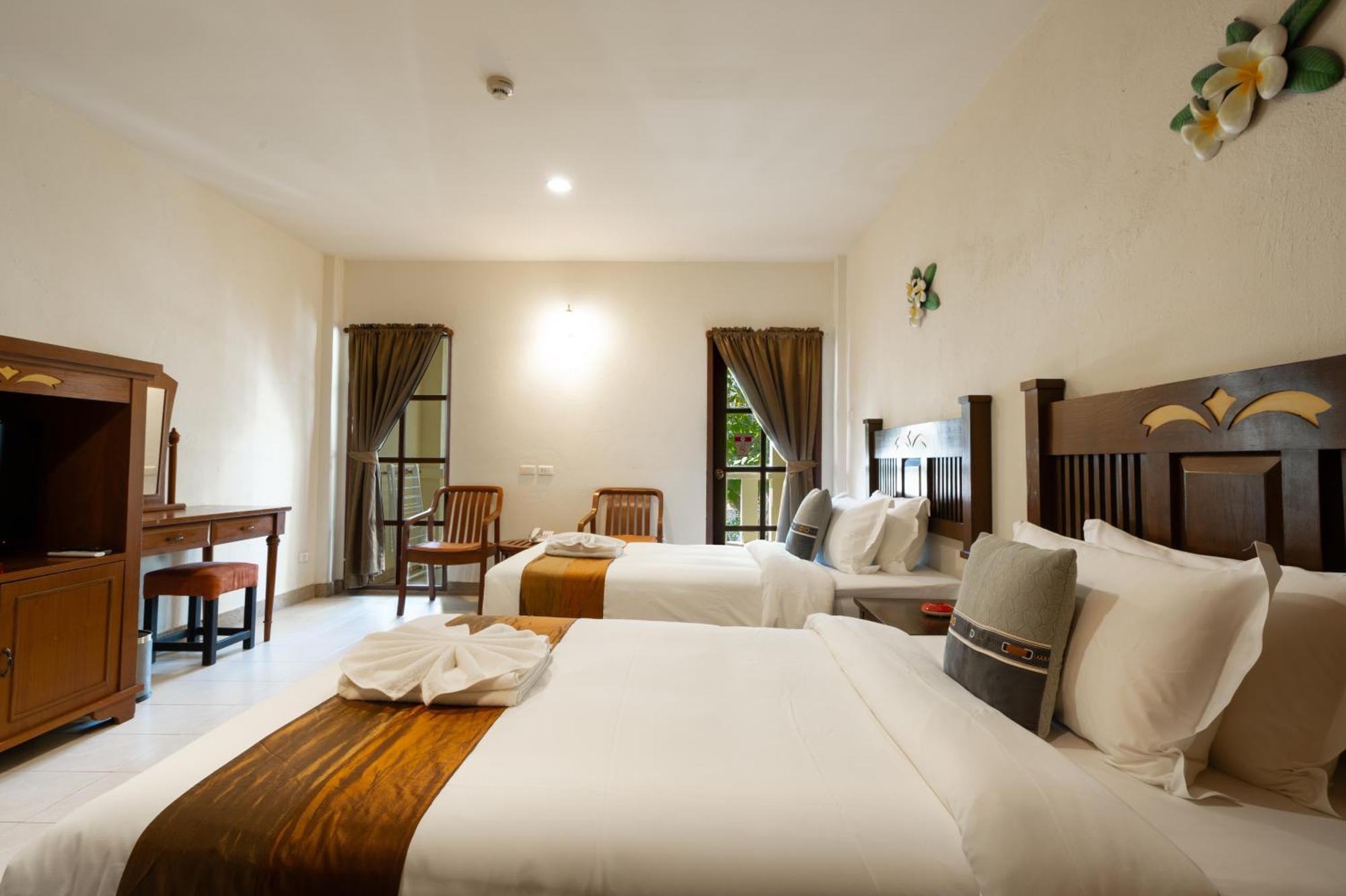 Phuket Leelavadee Hua Ting Resort Patong Exterior photo