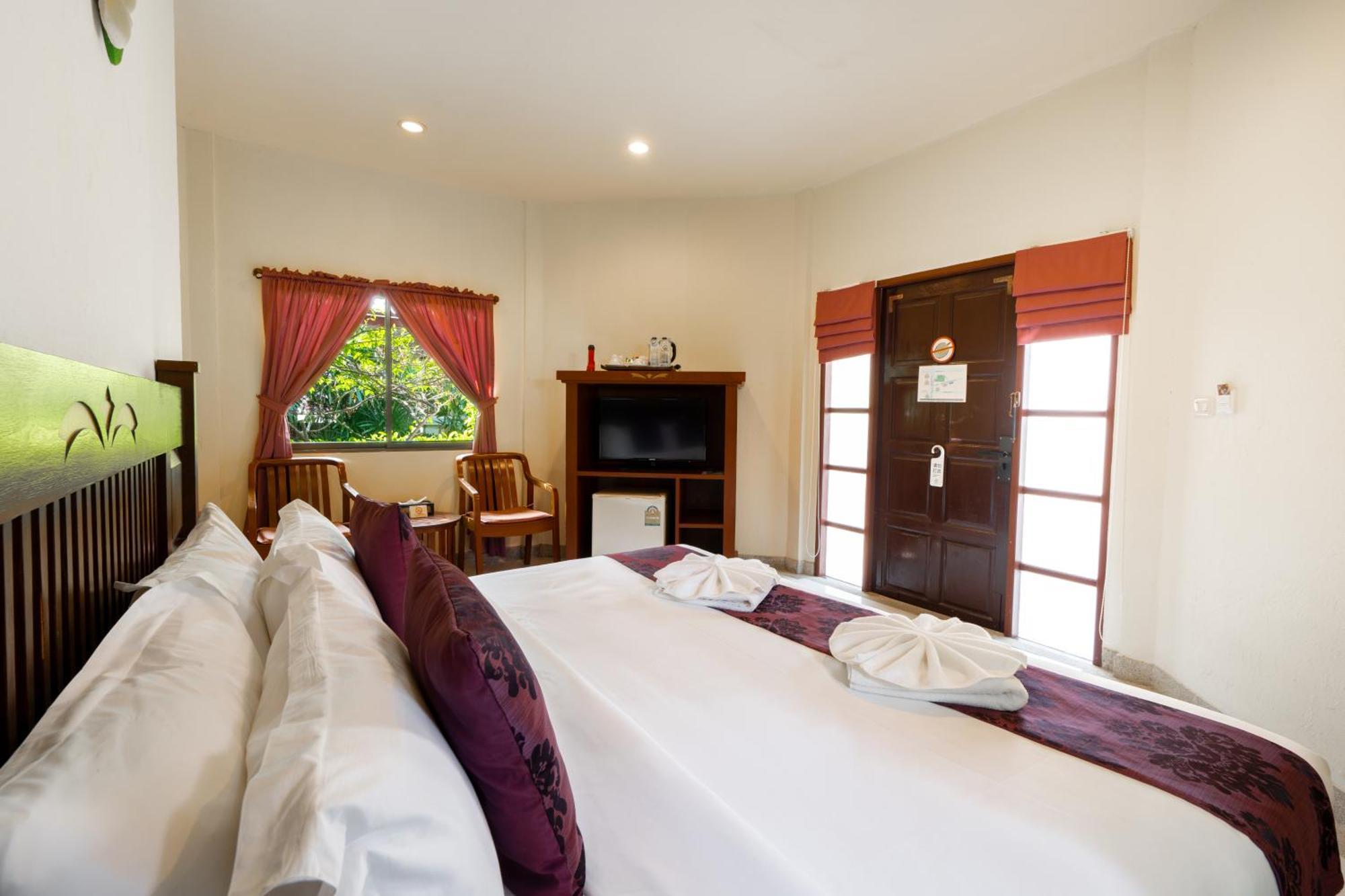 Phuket Leelavadee Hua Ting Resort Patong Exterior photo