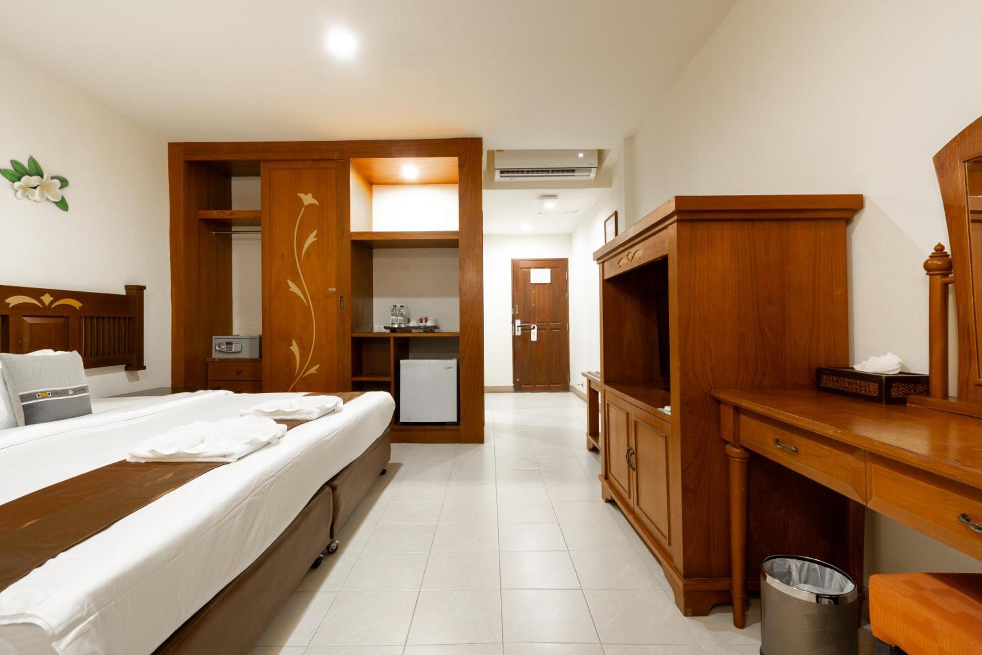 Phuket Leelavadee Hua Ting Resort Patong Exterior photo