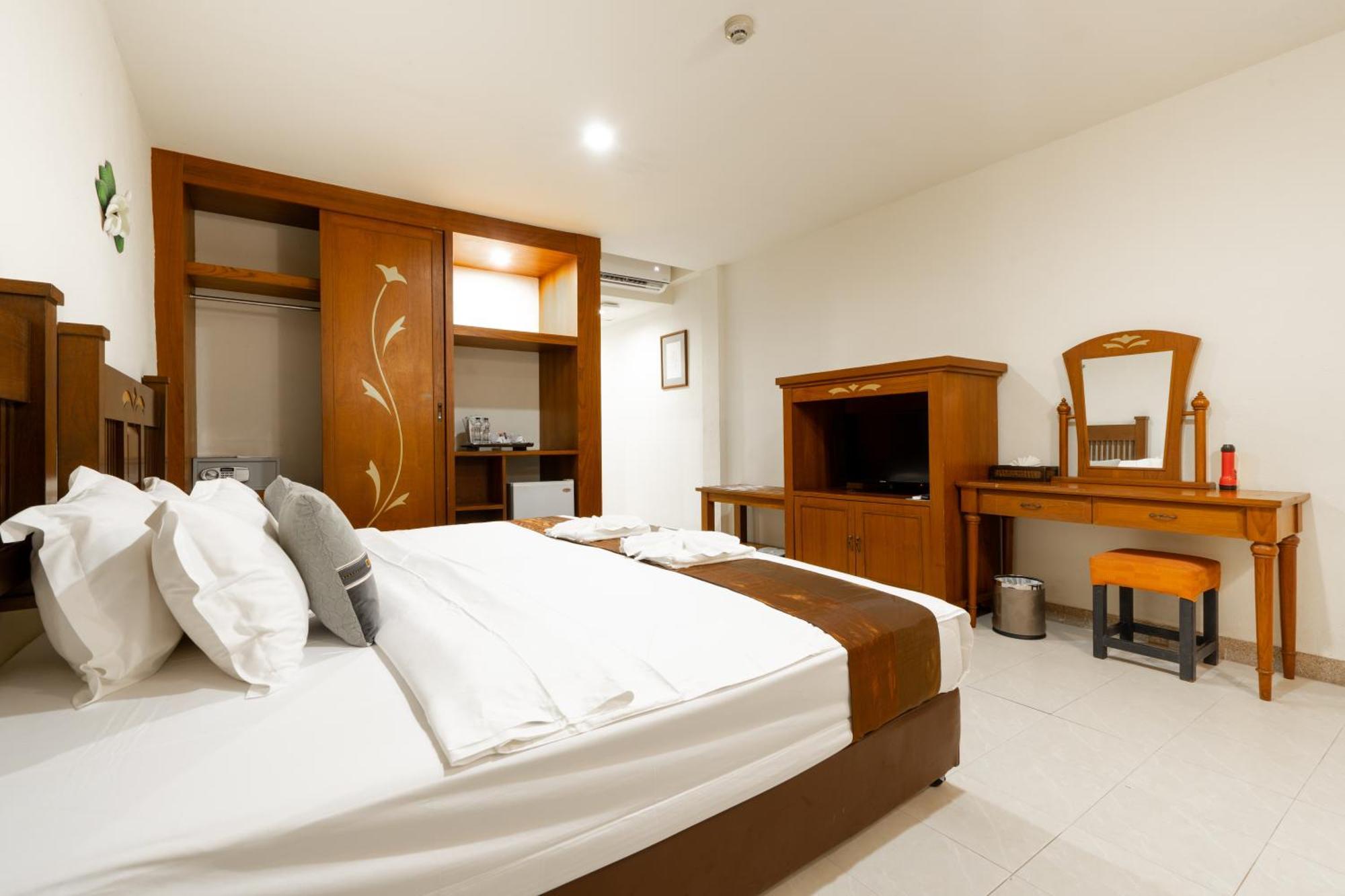 Phuket Leelavadee Hua Ting Resort Patong Exterior photo